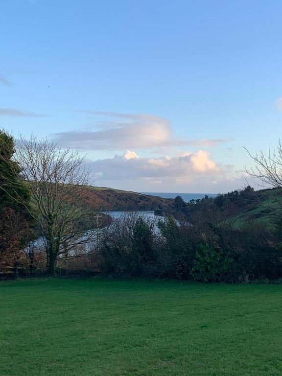 Дома для отпуска Marina views, Kinsale, Exquisite holiday homes, sleeps 16 Кинсейл