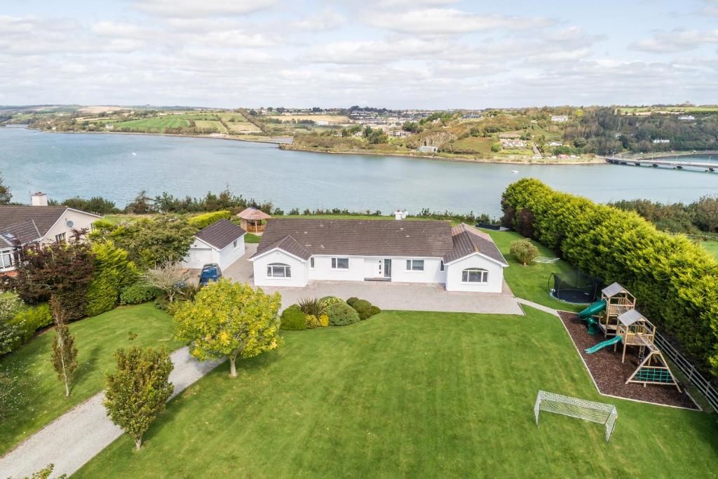 Дома для отпуска Marina views, Kinsale, Exquisite holiday homes, sleeps 16 Кинсейл