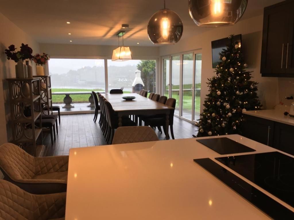 Дома для отпуска Marina views, Kinsale, Exquisite holiday homes, sleeps 16 Кинсейл